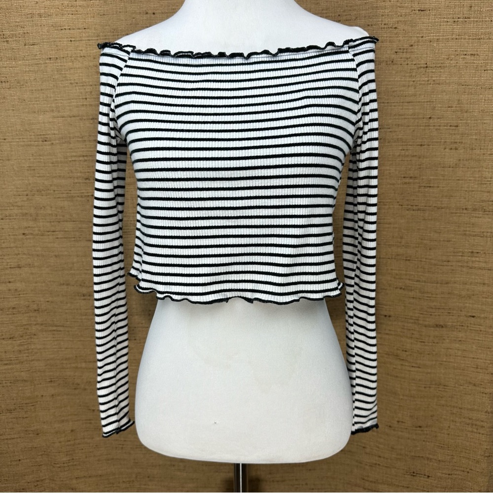 H&M DIVIDED - M Long Sleeved Ribbed Crop Top
